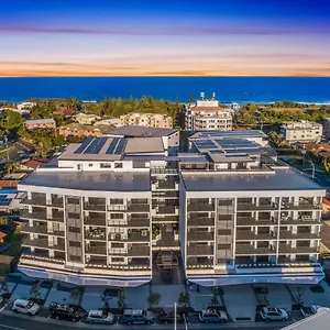 https://arise-kawana-waters.hotelssunshinecoast.net